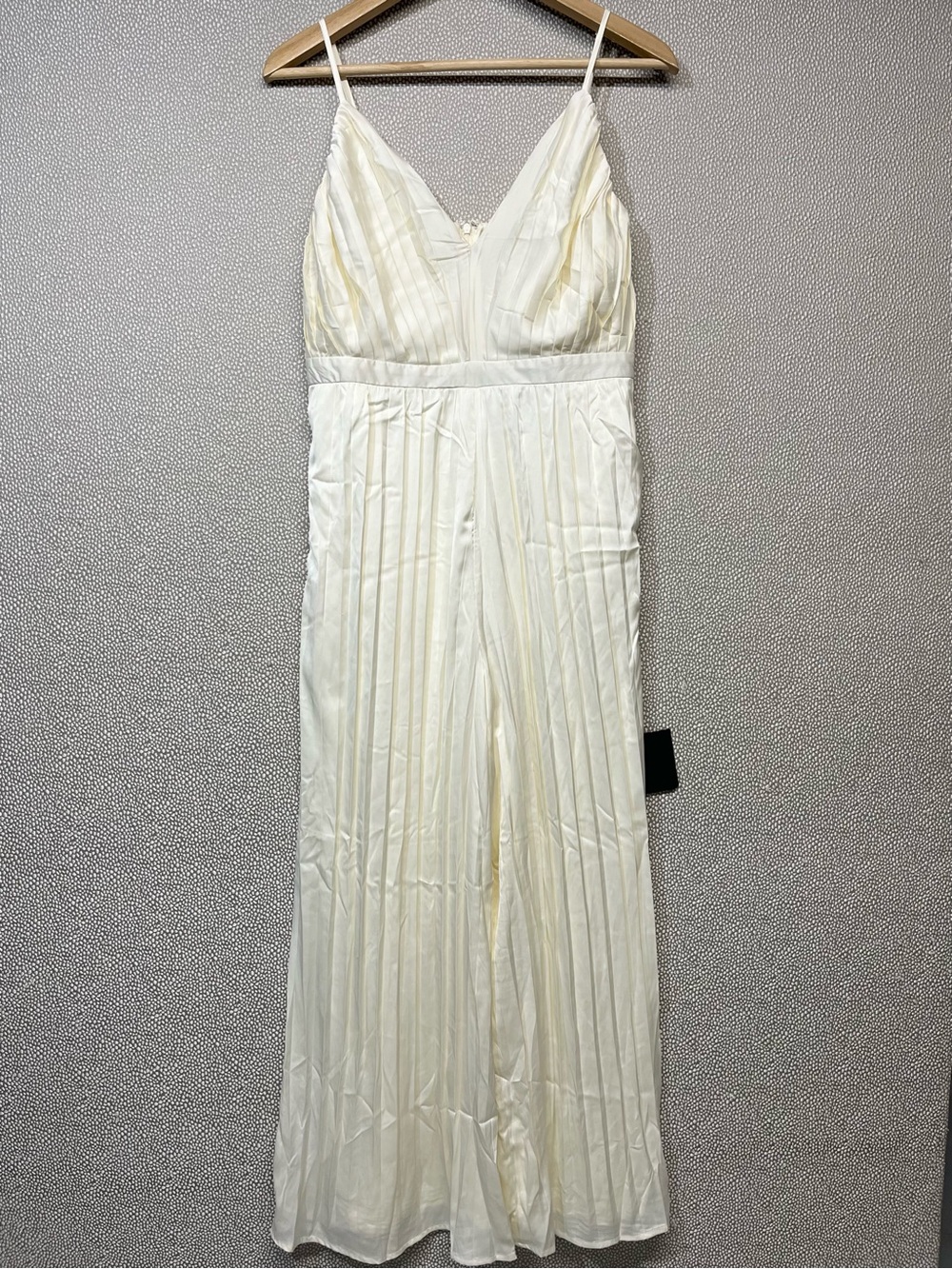 🆕 M Lulu's Ivory Pleated Jumpsuit Romper NWT